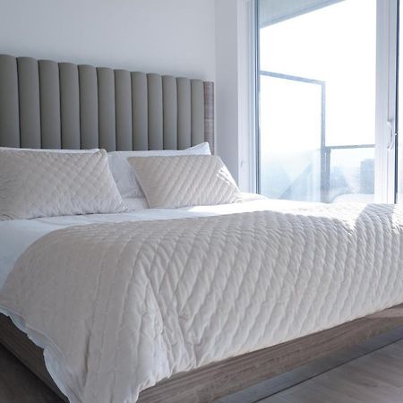 Modern Luxury Waterfront Condo Μισισάουγκα Εξωτερικό φωτογραφία