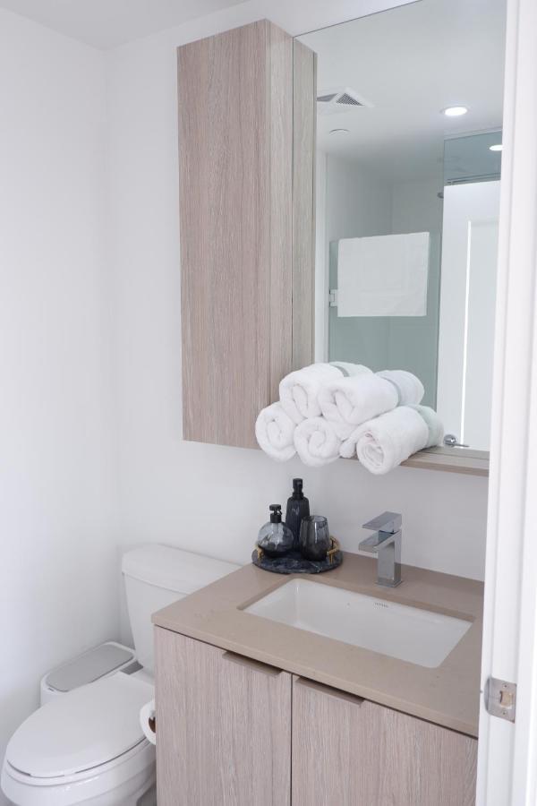 Modern Luxury Waterfront Condo Μισισάουγκα Εξωτερικό φωτογραφία