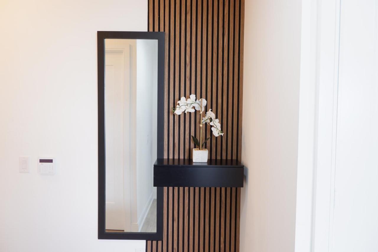 Modern Luxury Waterfront Condo Μισισάουγκα Εξωτερικό φωτογραφία