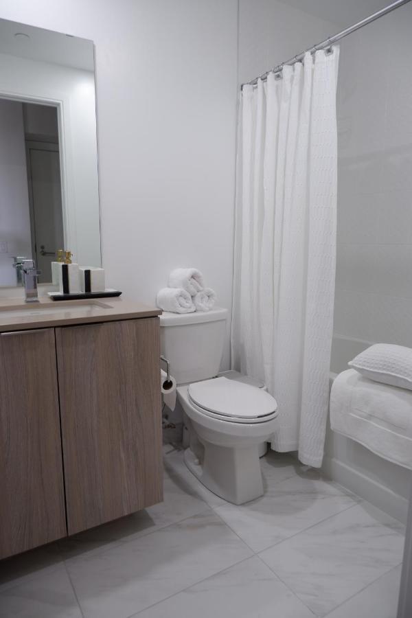 Modern Luxury Waterfront Condo Μισισάουγκα Εξωτερικό φωτογραφία